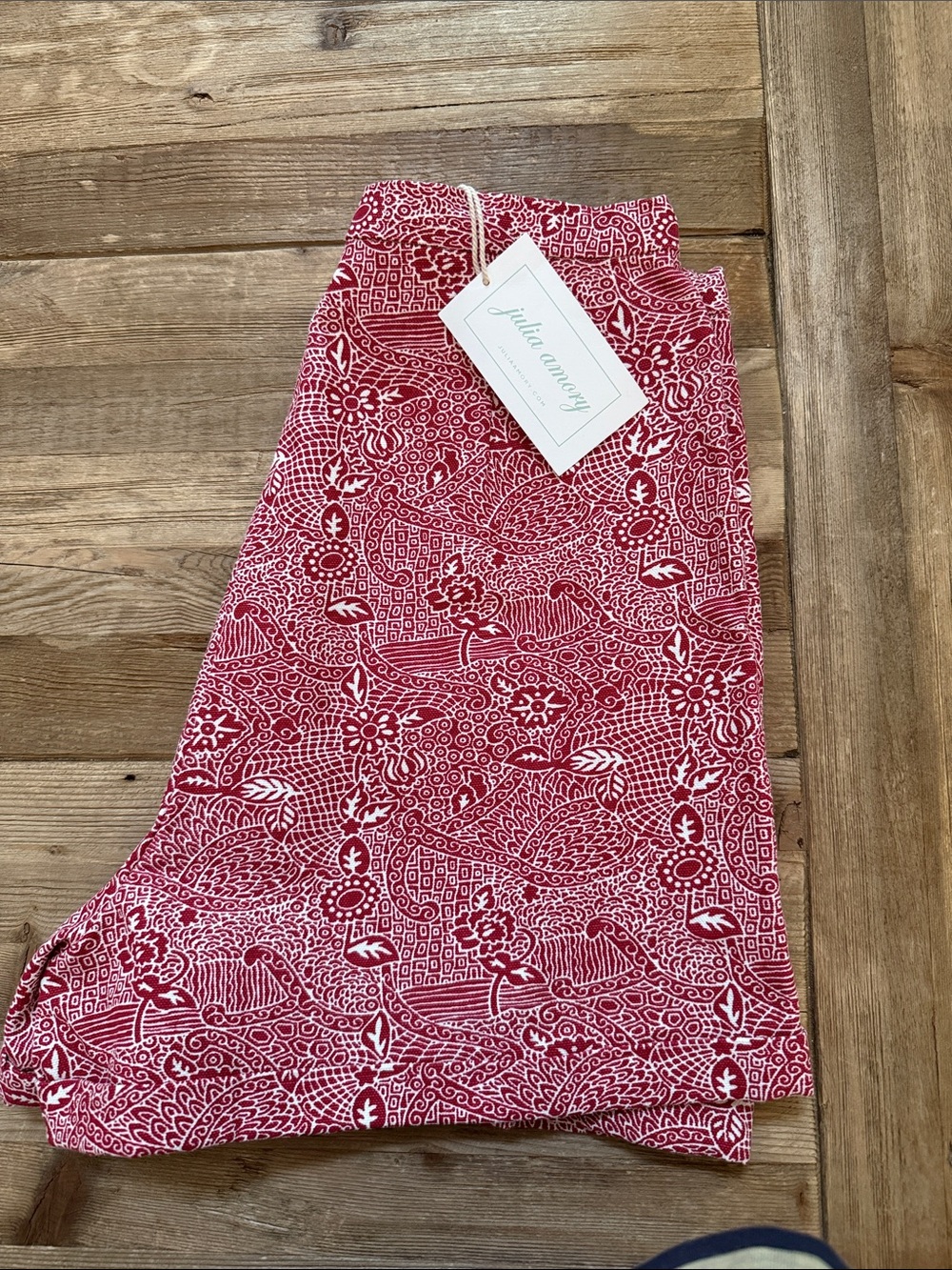 Julia Amory Kelly Short - garnet red Marbella